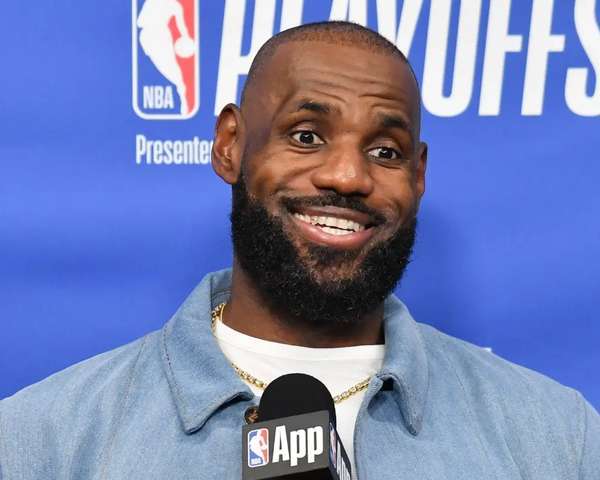 NBA／詹姆斯震撼加盟76人！簽2年800萬美元底薪合同 還握球員選項